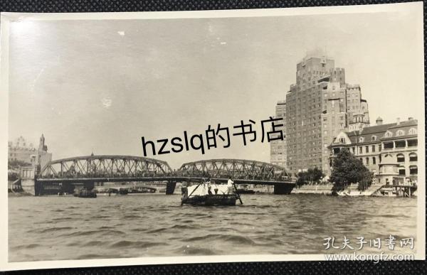 【照片珍藏】民国上海苏州河口外白渡桥及周边景象，可见苏联领事馆旁埠头。上海良友照片公司制作，影像清晰、纸厚品佳
