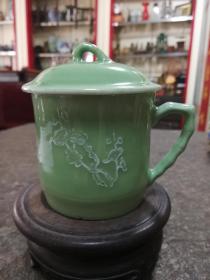 景德镇豆青釉堆白梅花茶杯（六十年代）