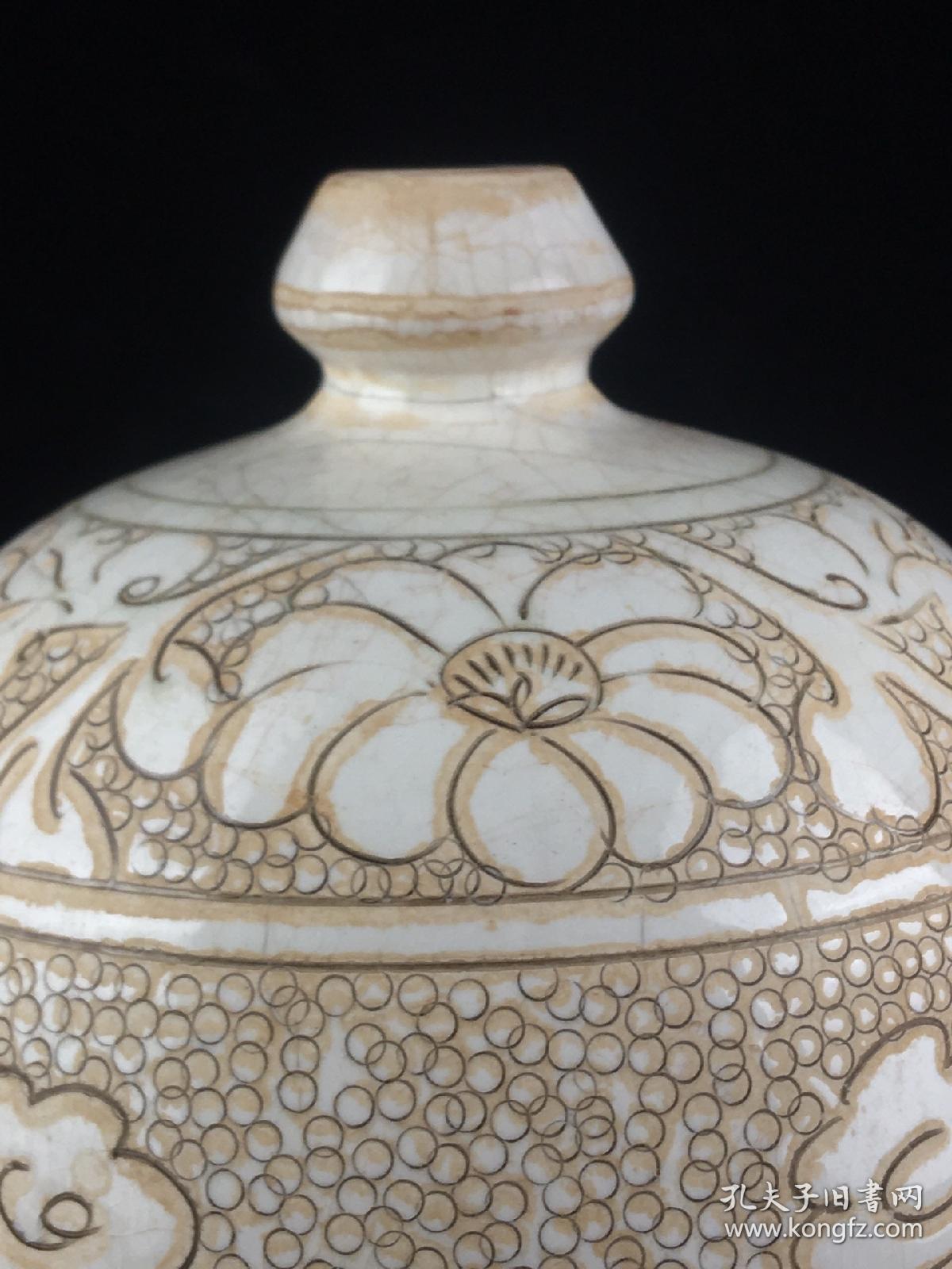 旧藏定窑白瓷开片童子梅瓶