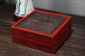 剔紅漆器收納盒
高9cm    寬23cm
重1990克
BW12626350