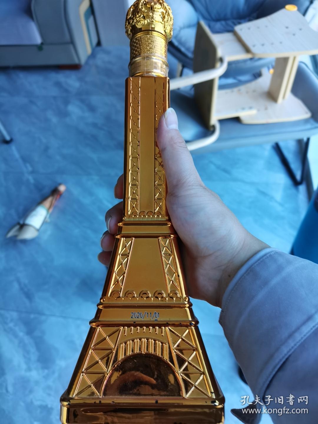 xo酒瓶:埃菲尔铁塔一个.具体请看图.瓶身有点掉漆.处理.