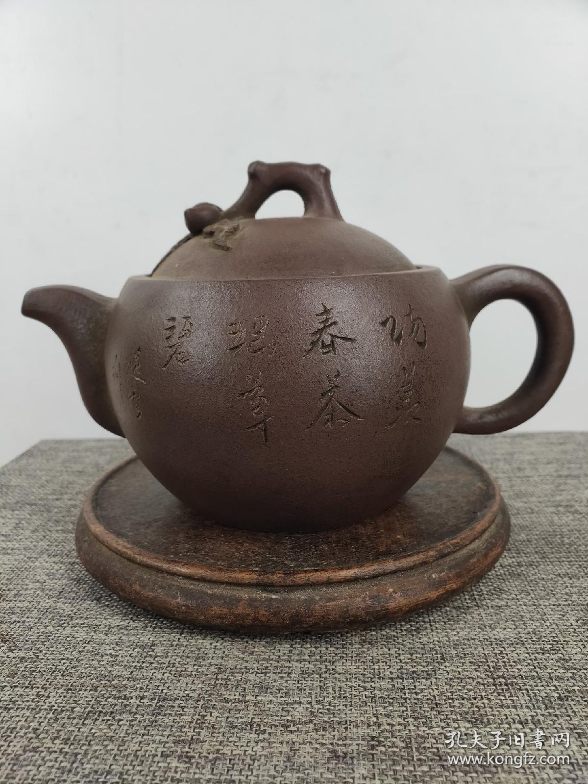 民间收到,民藏【吴云根制】底款,"寿桃"老紫砂壶一把,包浆醇厚,保存