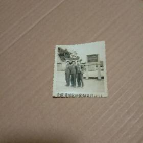 1971年三美女穿军装参观古田会议会址留影