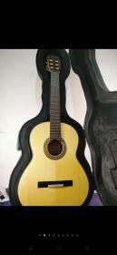 早期產 正品阿斯圖里亞斯AA040s古典吉他。大師純手工制作 。名牌手工古典吉他，十分精美。古典優雅。無弦。品相一流。無殘無裂。配弦正常使用。帶高檔吉他盒。