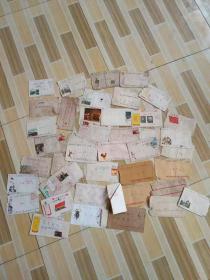 老干部家收来六七十年代的老书信42封，大部分都有书信内容，很多信封和书信有毛主席语录和文革时期的邮票，战斗题材，样板戏题材，文革题材，收藏展览价值高
