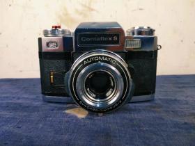 五十年代德国复苏时期 蔡司依康单反相机zeiss ikon contafles S。采用蔡司2.8/50镜头。是一款颜值极高的功能集齐强大的单反胶片老相机。各功能正常使用。