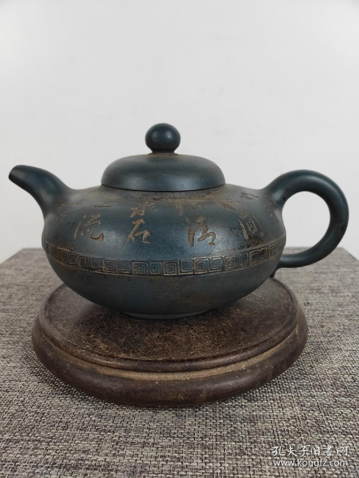 民藏顾景舟【宜兴,湯渡陶業生产合作社,出品】底款,绿泥老紫砂壶一把