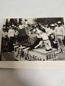 新华社老照片：广岛人民热爱和平反对军国主义  李守贞摄影，1987年第2529号