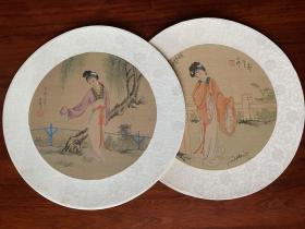 老设色绢画小品《仕女图》两幅，手绘，画的不错，色彩搭配好看，适合送女生礼物。
