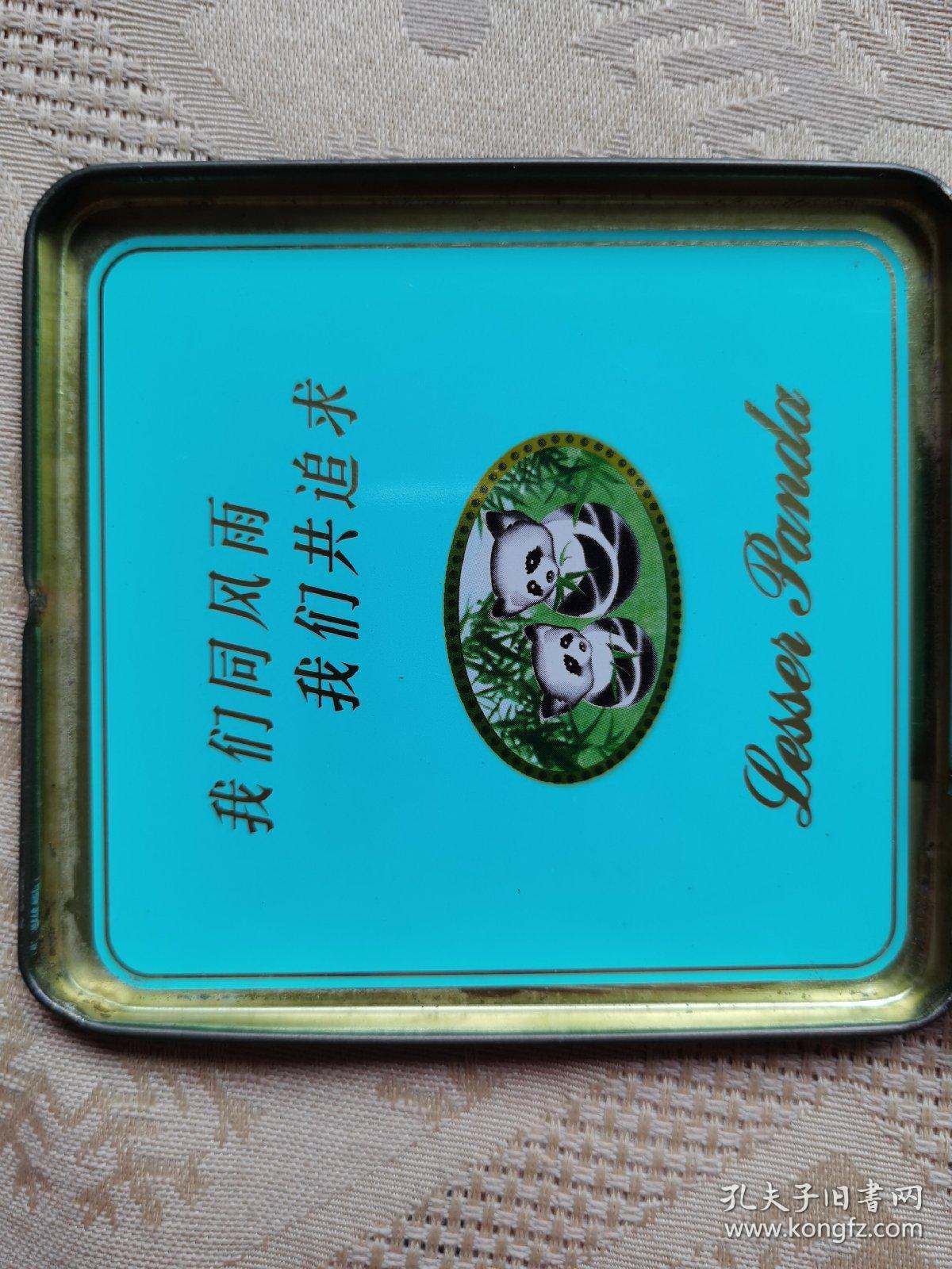 烟标     小熊猫   【铁烟盒】 国之瑰宝   烟中精品