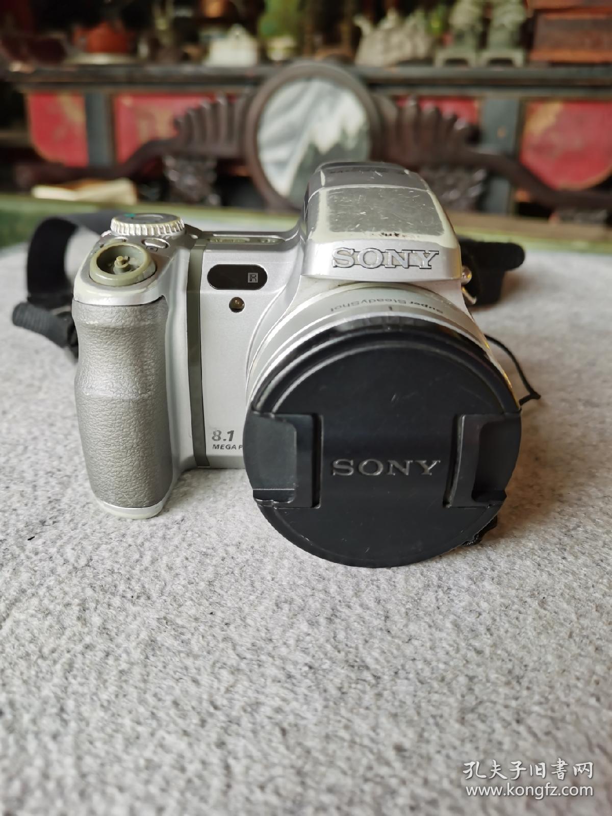 索尼dsc-h9相机一套,日本制造,带原装电池 原装4g内存卡 原装背带