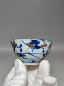 清代玉壁底灵芝杯，带有锔钉。青花瓷器。直径7cm 高4cm。