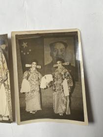 戏剧戏曲照片2张，中国电力水利工会上海电力研究所委员会1962年送给罗慧珍 罗雪珍同志