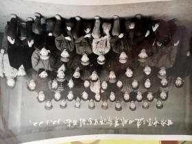 72年甘冶中学三连四排革命师生分别留念照片一张尺寸20X15厘米