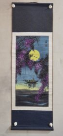 贾雨，香港画家。画心尺寸67x31，香港行政艺术界联合会行政美协副主席，中国美术家协会(ASIA)创作中心导师，作品保真手绘，品相如图自然旧原装原裱立轴作品