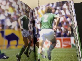 1986世界杯马拉多纳足球写真集，精装，422p，稀有