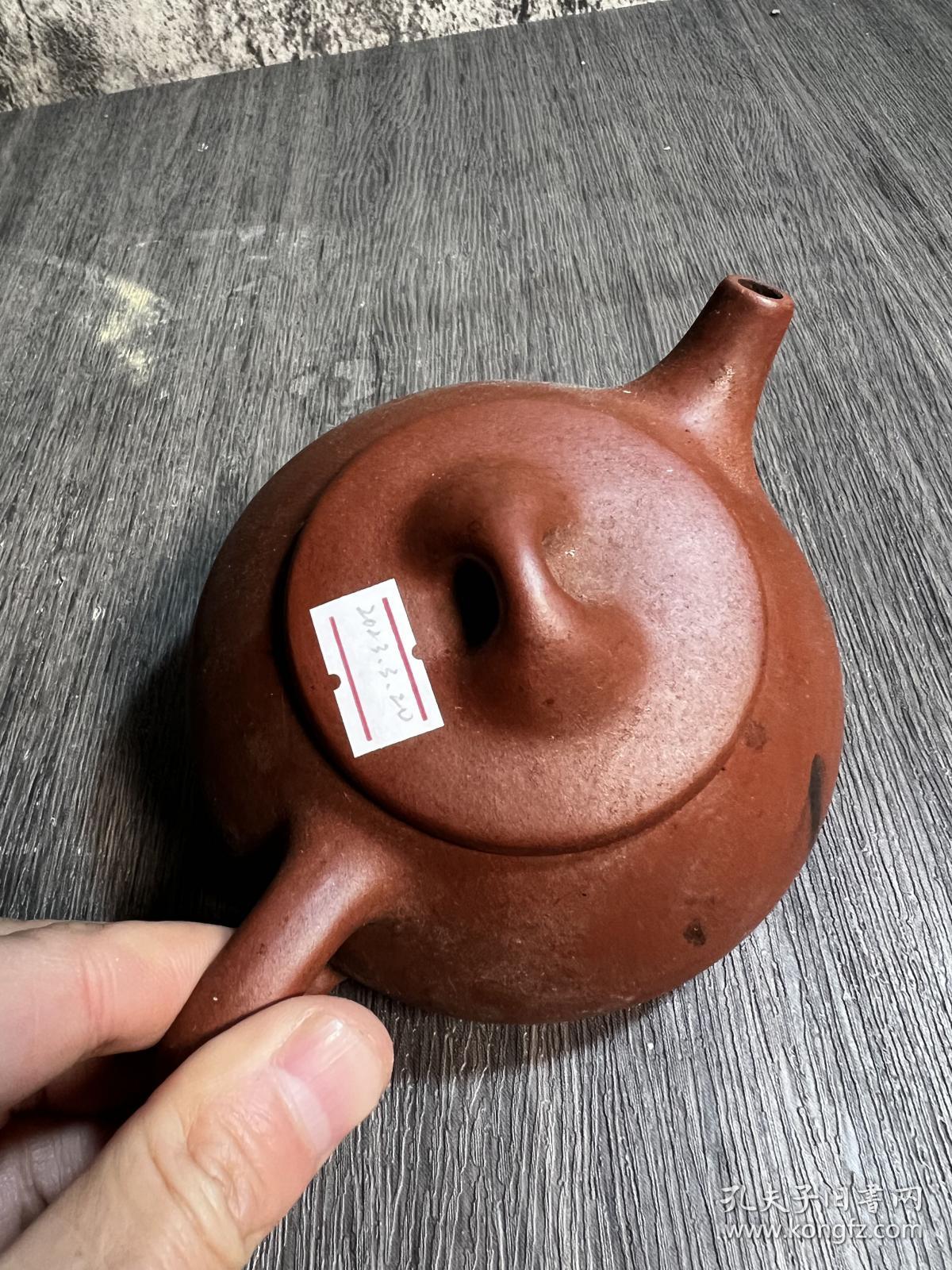 徐保国款,紫砂壶一把,磕