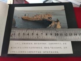 玉环盐场建设照片。向海涂要盐田。盐文化，水利文化。1988年，黏贴在黑色相纸上。大小尺寸见测量。2013年2月21日，经浙江省政府批准，省盐务局、省国土资源厅联合发文批准，同意废除玉环盐场盐田。这是玉环最后的一片盐田，玉环从此结束了辉煌的千年产盐历史，世代盐民“直将煮海作耕田”终成往事。浙江台州玉环老照片！海塘历史！