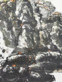 杨自新国画挂轴中美协会员山西开明画院副院长永济美协主席金秋画芯67*135，装裱81*200，杨自新1965年生，山西永济人，毕业于清华美院中国画山水专业。现为中国美术家协会会员，山西省人民政府(参事室)文史馆研究员，中央开明画院画家，澳大利亚画院画家，山西开明画院副院长，永济市美术家协会主席，山西师范大学美术学院客座教授，西安交通大学人居学院建筑学系客座教授。