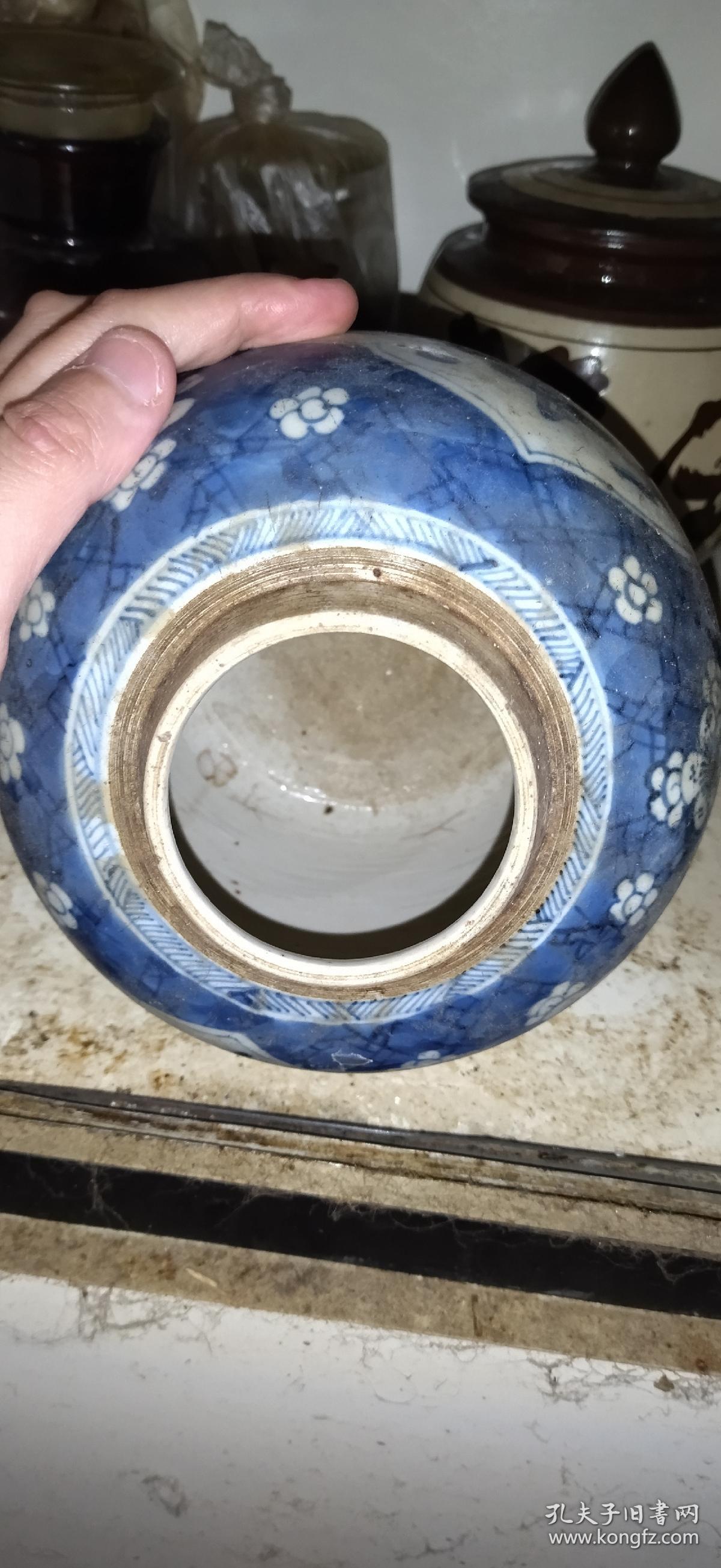 康熙双圈款青花冰梅纹双开光杂宝罐