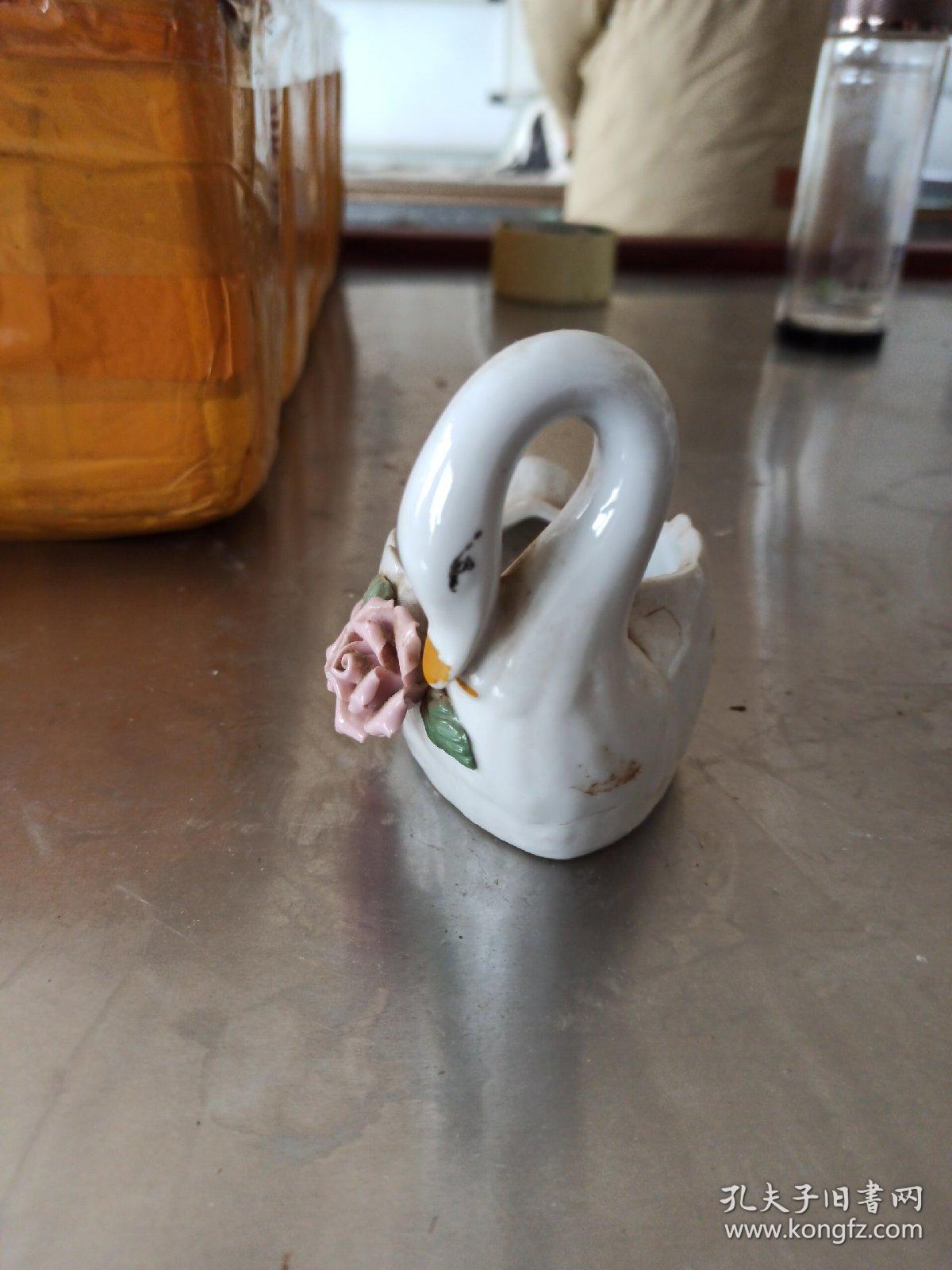 567瓷瓷塑天鹅烟灰缸或者花盆或者水盂