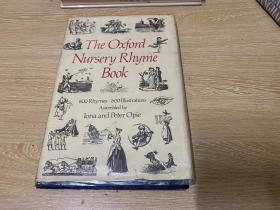 The Oxford  Nursery Rhyme Book    牛津童谣集，800首童谣，600幅插图，许多十八世纪和十九世纪上半叶的木刻插图，包括大版画家 Thomas Bewick和当代Joan Hassall的插图，精装，小16开