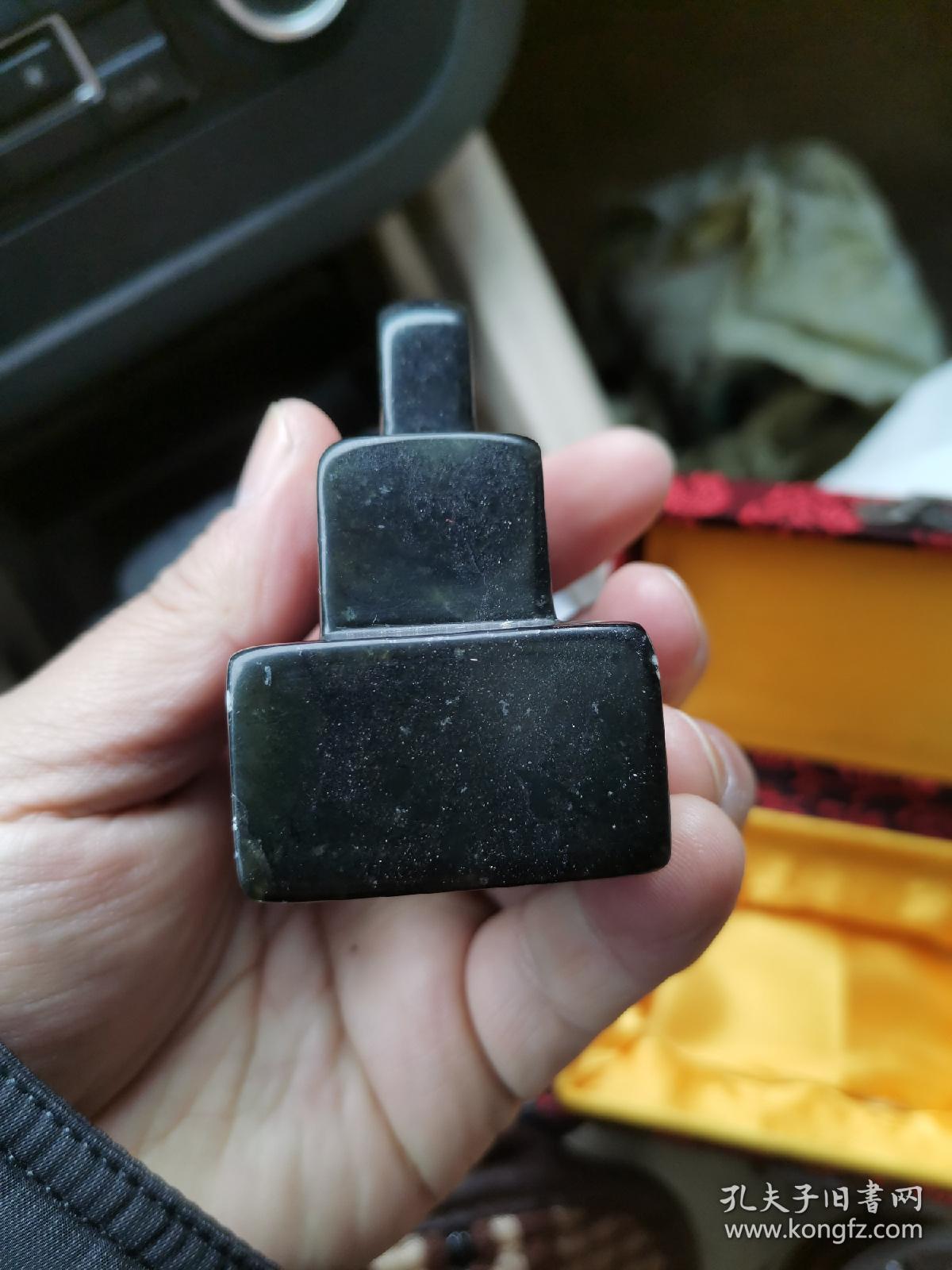 极品绳绶纽寿山石艾叶绿印章同治二年赵之谦款