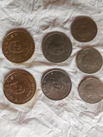 新臺幣硬幣七枚同出，品相請看圖