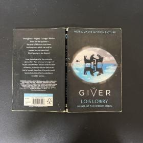 The Giver Quartet — The Giver   Film Tie-In Edition；记忆传授人；英文原版