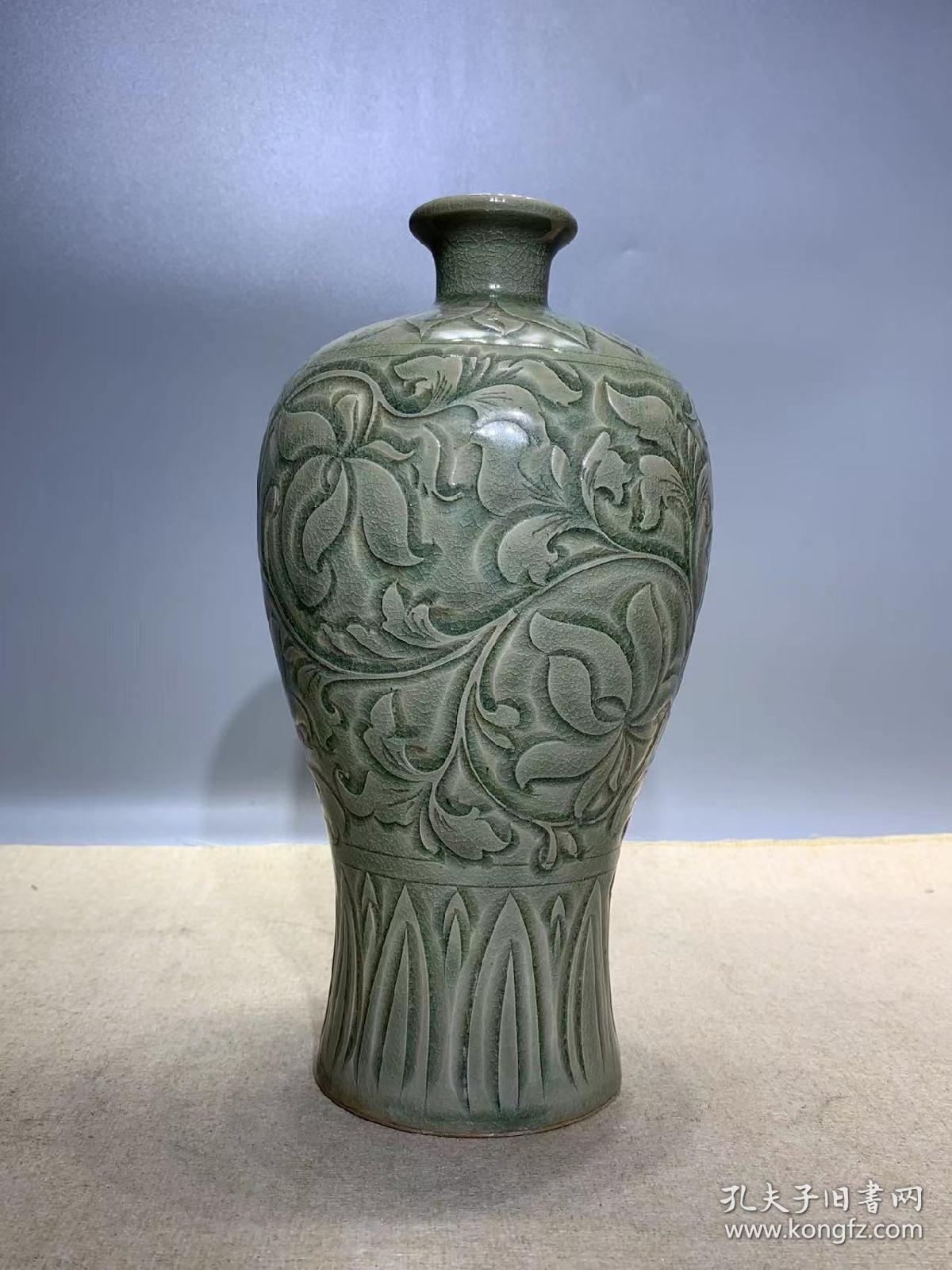 耀州窑刻花梅瓶