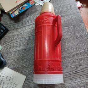 中國大連制熱水暖瓶，硬塑料外皮，完整（小鹿圖案）實物拍照，看好下單