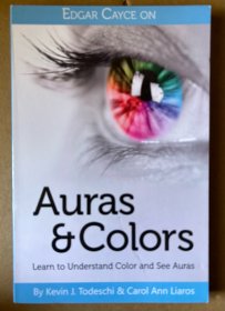 Edgar Cayce on Auras & Colers: Learn to Understand Color and See Auras（大32开, 2019）