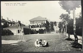 【影像资料】民国上海风光建筑明信片_ 上海日本女子学校内建筑及周边场景，可见左侧篮球架等