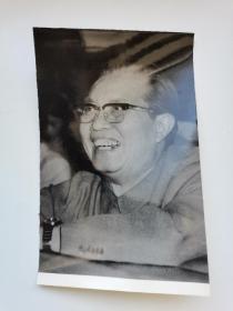 唐理奎拍摄1980年五届三次会议黄华