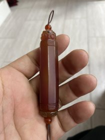 清中期老玛瑙吊坠
心中有F
F在心中
造型独特
美观大方
包老到代