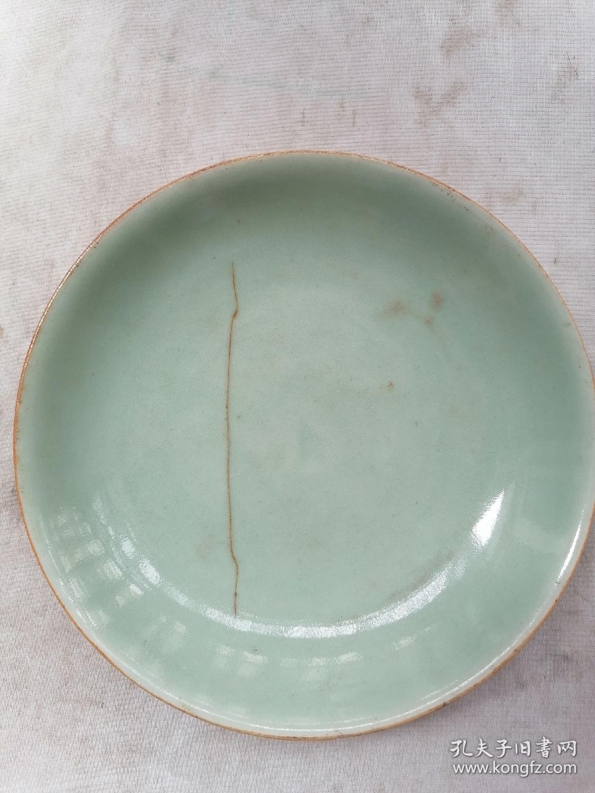 大清嘉庆年制豆青瓷盘两个