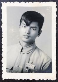 泉州石獅老照片，六十年代，佩戴石光中學校徽學生