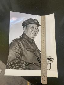 文革时期大尺寸老照片 毛主席穿军装抽雪茄 非常少见