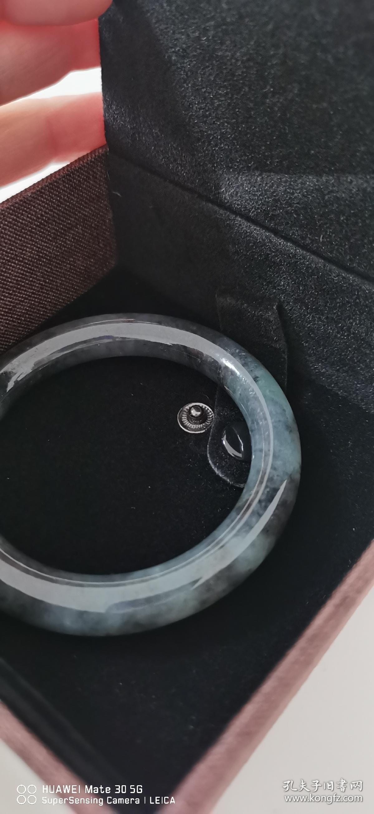 冰乌鸡圆条手镯