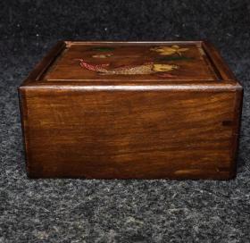 花梨木盒子收藏 花梨木首饰盒收纳盒
尺寸：长12.6厘米，宽12.6厘米，高5.9厘米