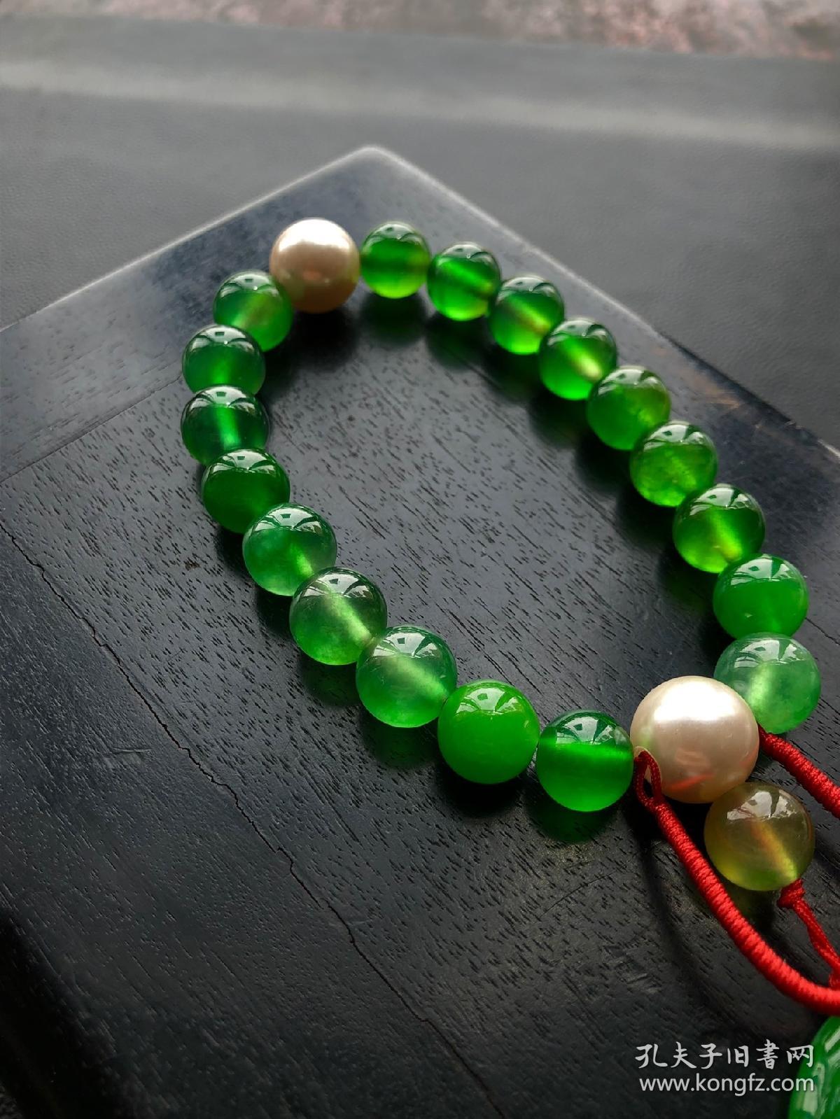 旧藏帝王绿高冰翡翠珠子手持选料上乘冰透水润满色通透成色漂亮佩戴