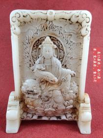 和田玉雕刻高浮雕坐莲观音菩萨佛像玉屏‮一⁠风‬个，‮质⁠玉‬‮通⁠腻⁠细‬透，手‮感‬圆滑，雕‮精⁠工‬美，‮色⁠沁‬‮然⁠自‬，‮色⁠成‬如图！