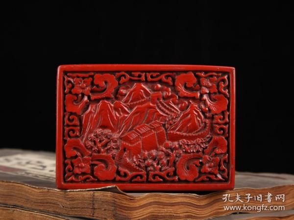 剔紅漆器首飾盒
長10.5cm   寬7cm   厚4.5cm
重219克
BW1262650