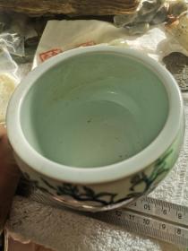 手绘寿桃的水盂