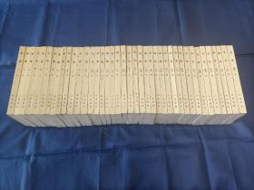 1977年《宋史》平装全40册，中华书局一版一印，私藏无写划印章水迹，有些陈年黄斑如图，下方书口有些蹭灰如图，整体品相不错，外观如图实物拍照。