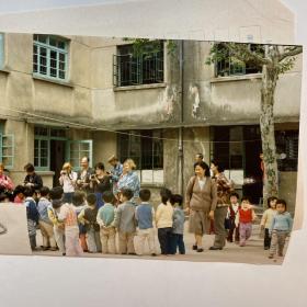 H1009人民画报社旧藏：芬兰大学生摄影团 访问上海郊区 18*12公分 带底片
