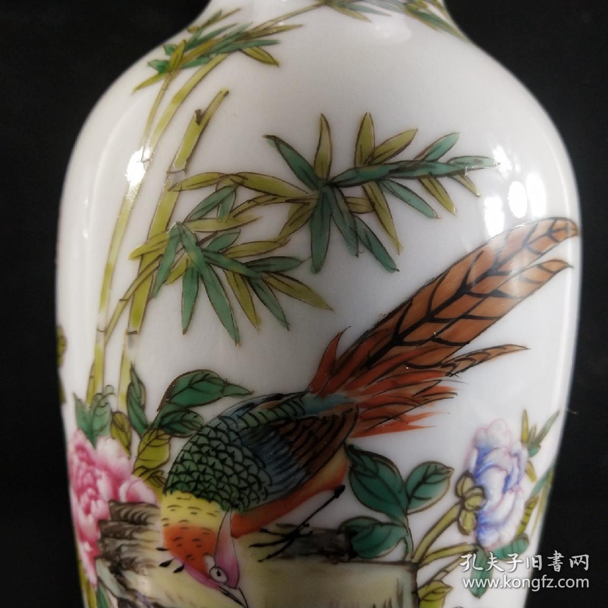 清雍正款珐琅彩花鸟纹赏瓶