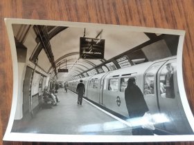 新闻老照片 世界科技见闻--英国地铁