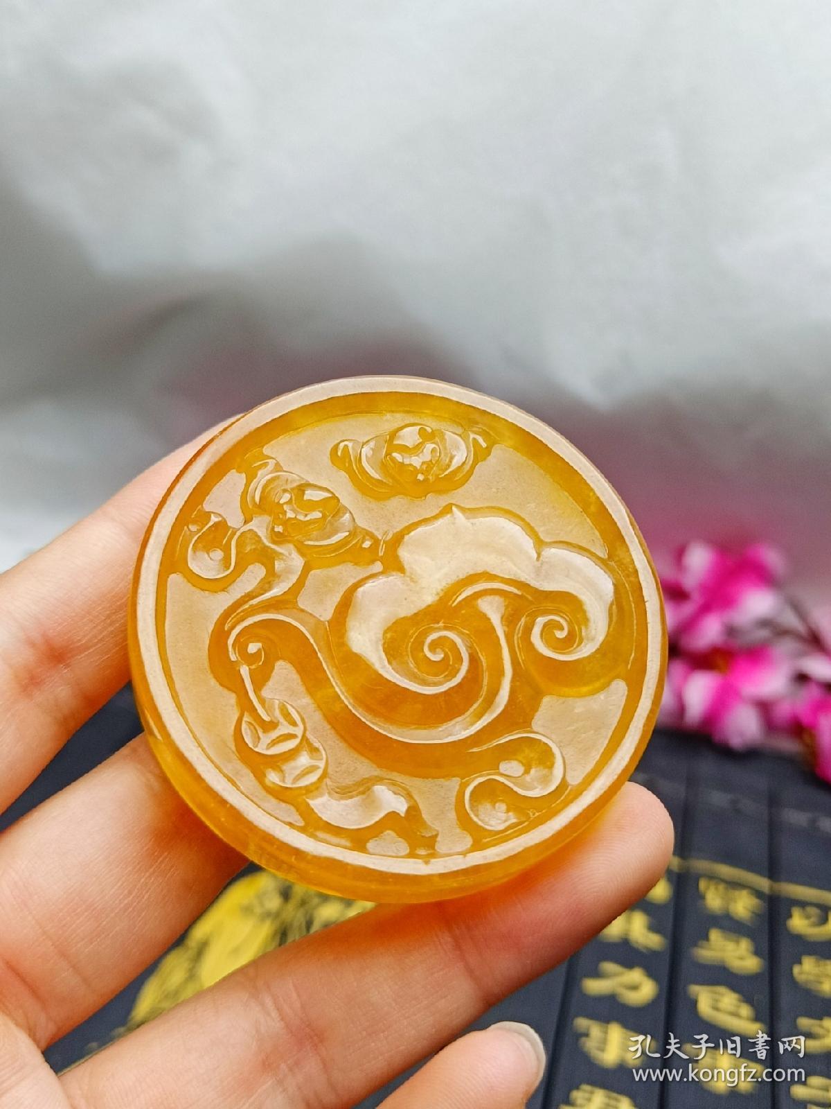 顶级龙石种黄翡翠"连年有余"挂件,高浮雕,整料雕刻,双面雕工,磨砂面