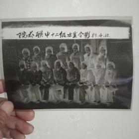 八十年代老底片:院夼联中十二级女生合影